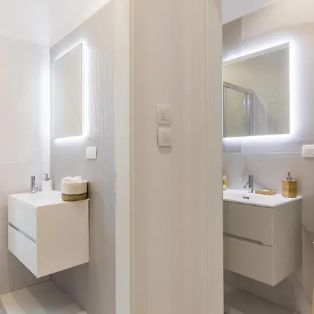 Appartement Adriatik Lux Teatro 2 *