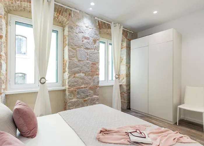 Adriatik Lux Teatro 2 *