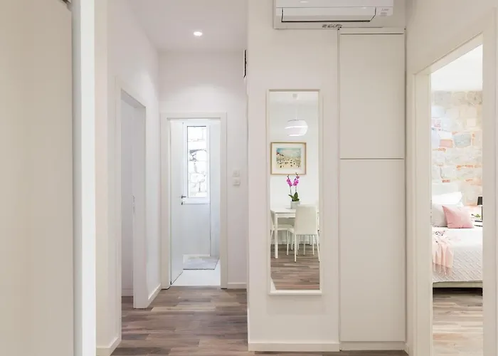 شقة Adriatik Lux Teatro 2 *