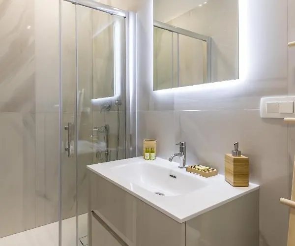 Adriatik Lux Teatro 2 *